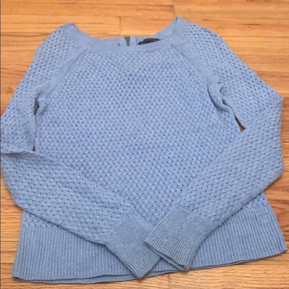 Cute sweater with zipper in the back!